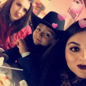 Meet your Posher, Eva